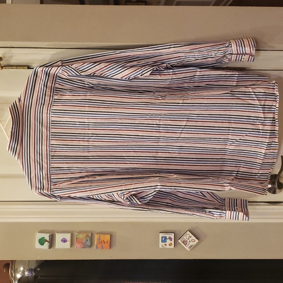 Button down - Picture 2 of 4